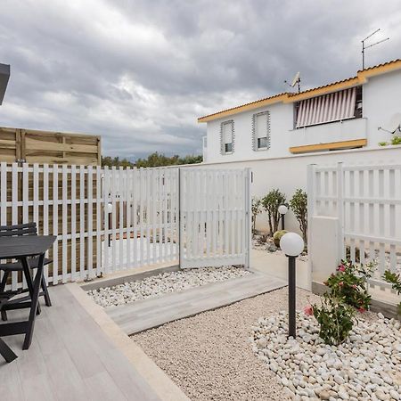 Pula Comfy Apartment W/ Private Parking 外观 照片