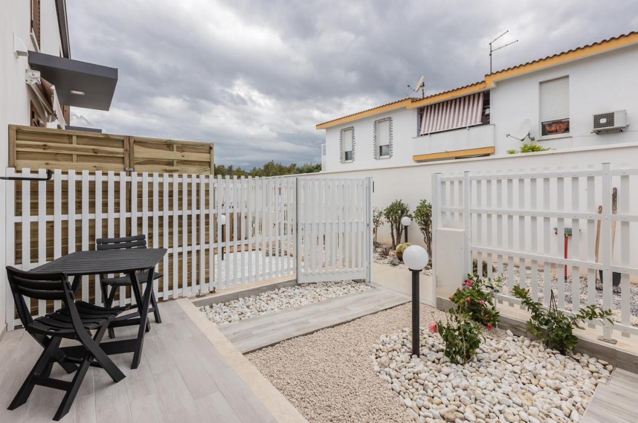 Pula Comfy Apartment W/ Private Parking 外观 照片